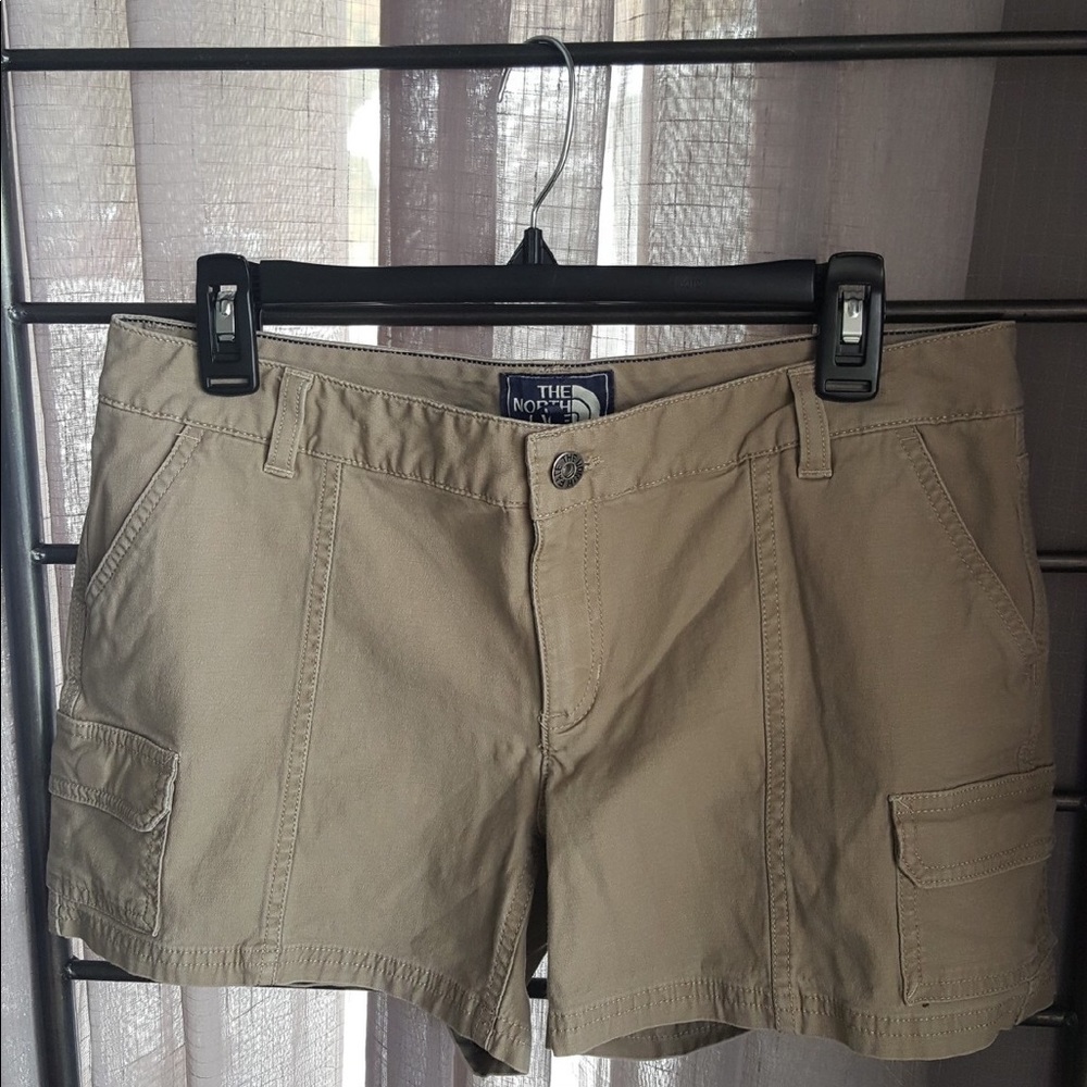 NWOT North Face cargo shorts